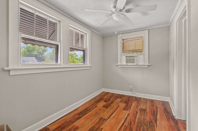 Building Photo - 3530 Admiral Dr