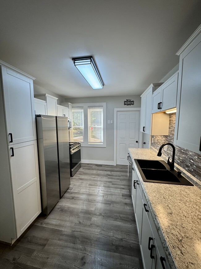 Building Photo - 757 N Jay St