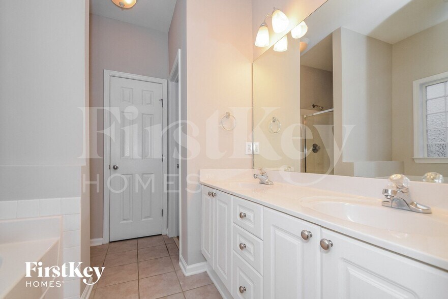 Building Photo - 1011 Alden Glen Dr