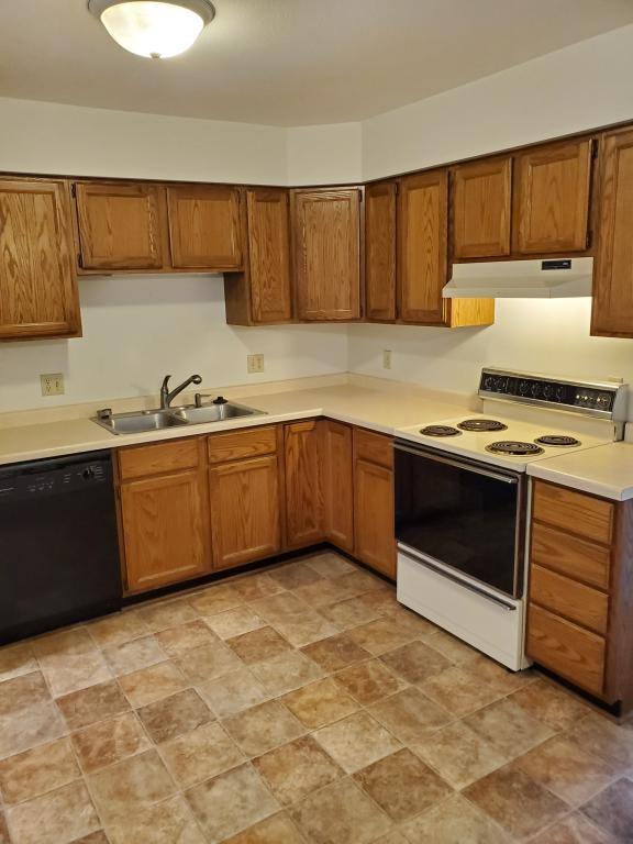 Building Photo - 1377 Doman Dr