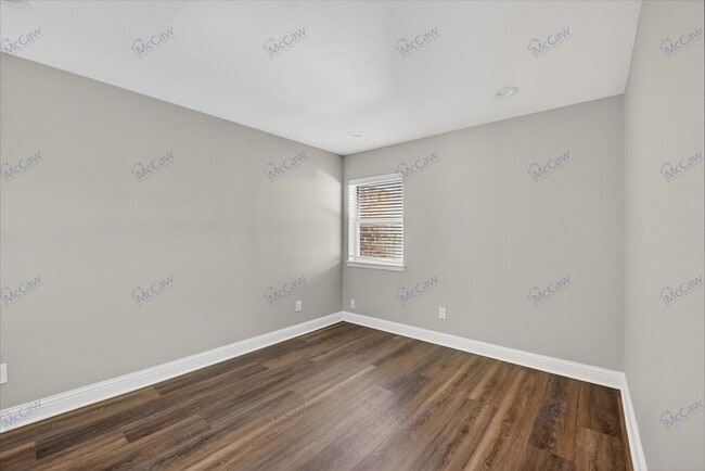 Building Photo - 206 N Graves St