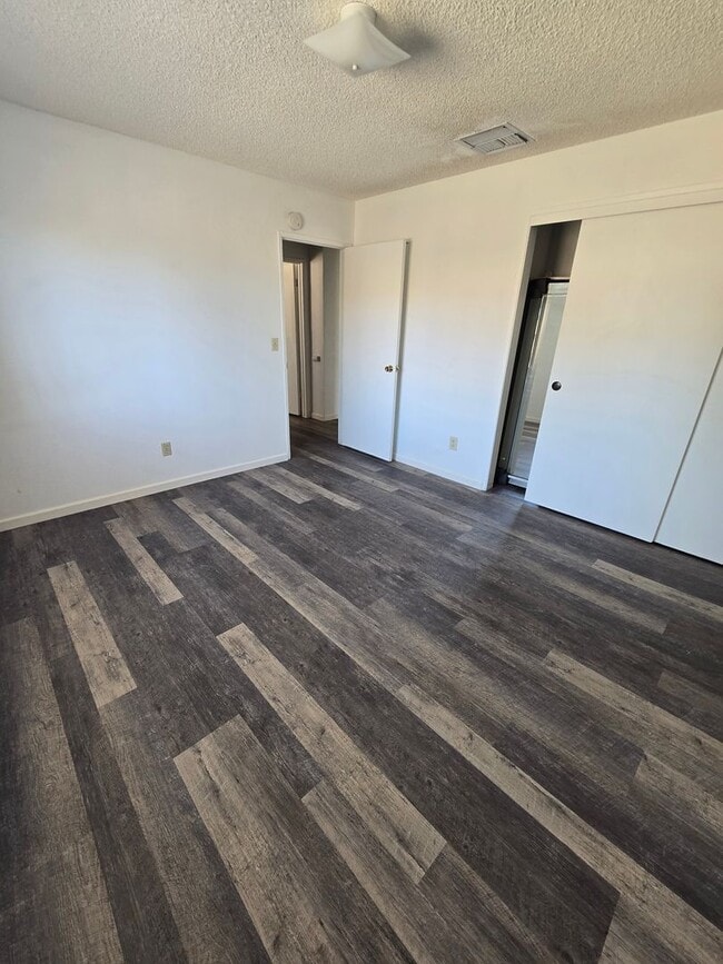 Building Photo - 932 Kinnett Ave