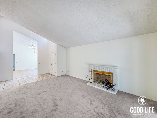 Building Photo - SD: Spacious 3BD/2BA Home in Carlsbad with Community Pool, 2-Car Garage & In-Unit Laundry