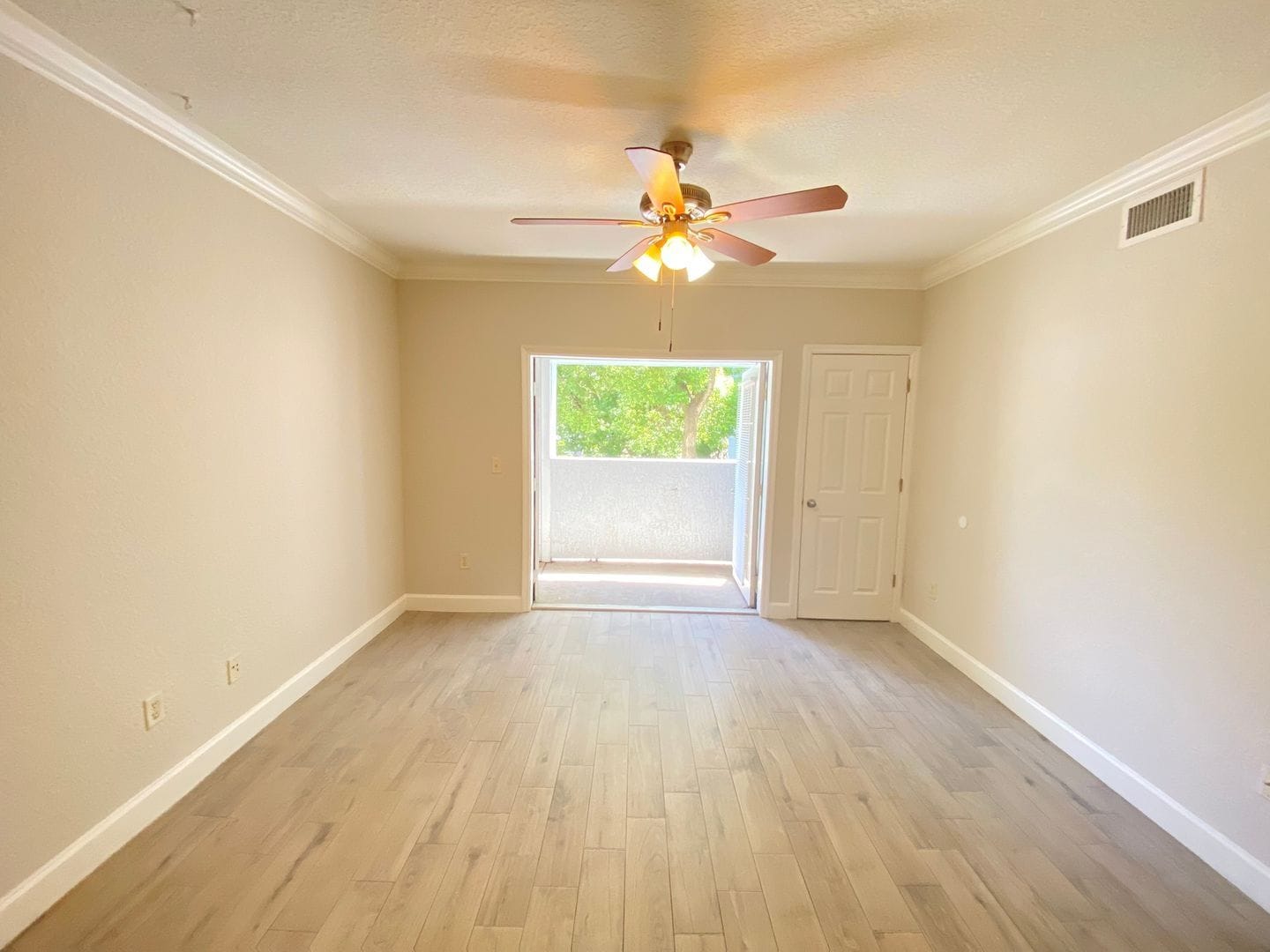Building Photo - Downtown stunner! 1-Bed / 1-Bath in the Gr...