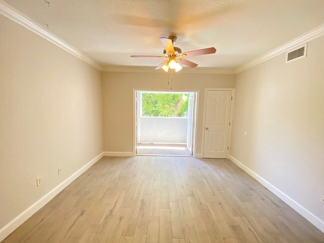 Building Photo - Downtown stunner! 1-Bed / 1-Bath in the Gr...