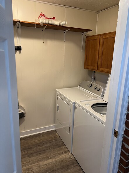 Building Photo - 203 Woodland Dr