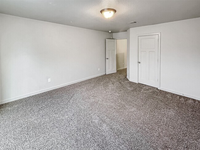 Building Photo - 10535 Mills Rd