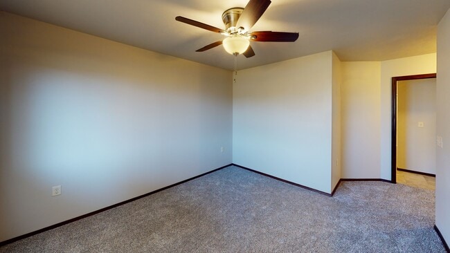 Building Photo - 273 Vernon Dr