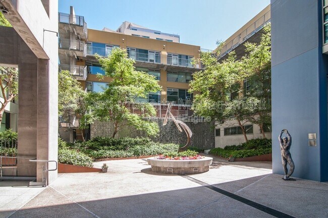 Building Photo - 321 Tenth Avenue