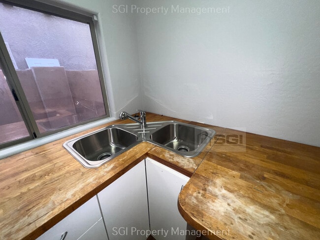 Building Photo - 5415 W Pecan Rd