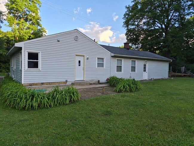 Building Photo - 686 N 26th St