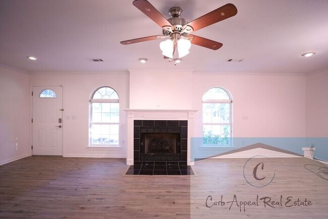 Building Photo - First month move in special $900!! Beautiful 3-bed, 2 bath condo with fireplace, 2-car garage - i...