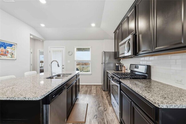 Building Photo - 805 Russet Rock Dr