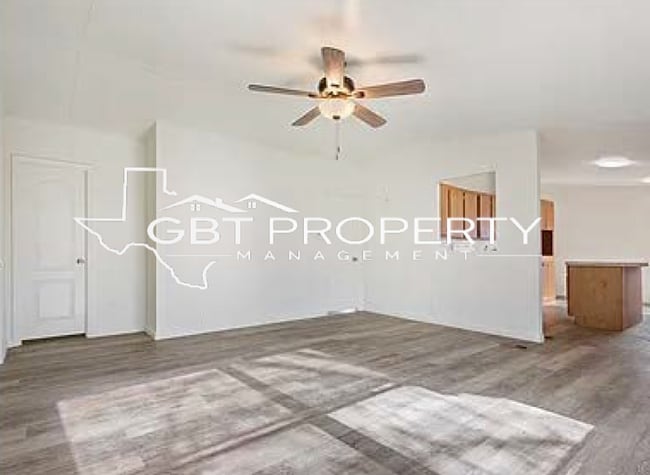 Building Photo - Beautiful 3/2 Home