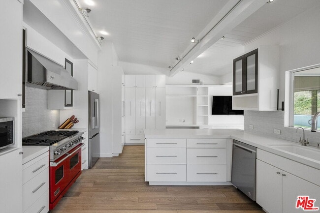 Building Photo - 1300 Bienveneda Ave