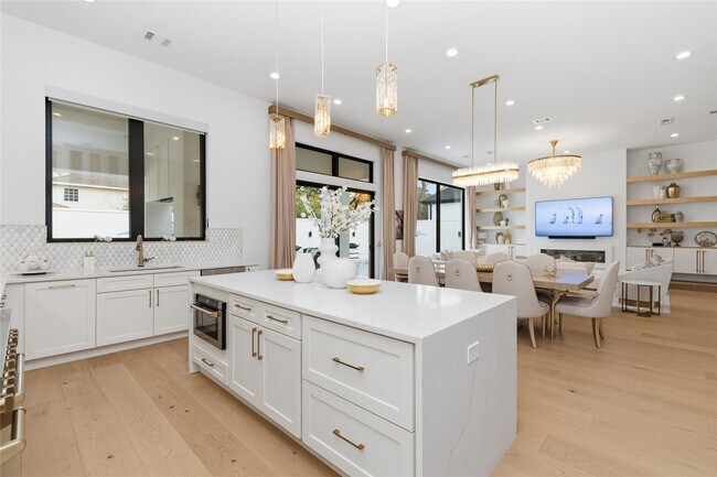 Building Photo - 13034 Memorial Dr