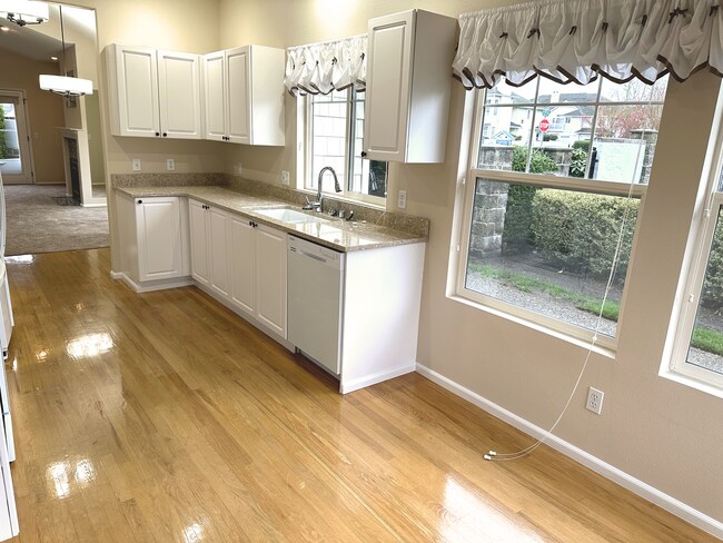 Building Photo - Elegant Gated Townhome with Main-Floor Primary Suite at Marina Pointe Kent