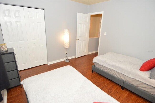 Building Photo - 3837 Pompano Dr SE