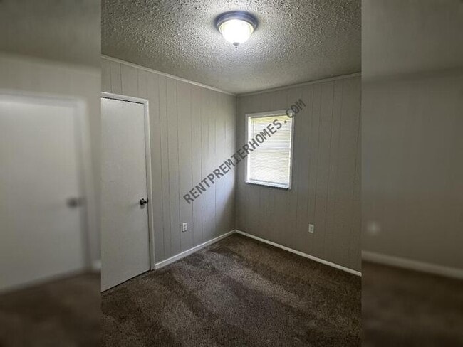 Building Photo - 6617 Whippoorwill Ln