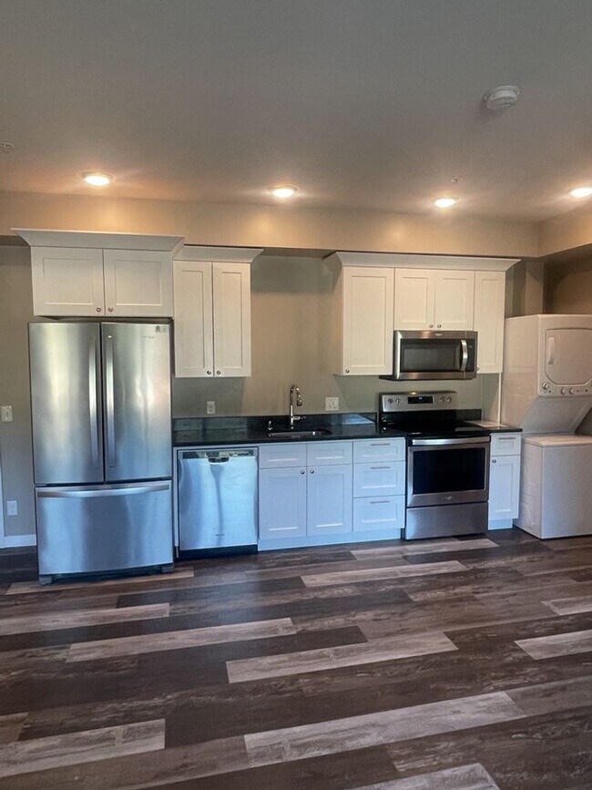 Building Photo - $500 gift card! 2 bedroom, 2 bath available!