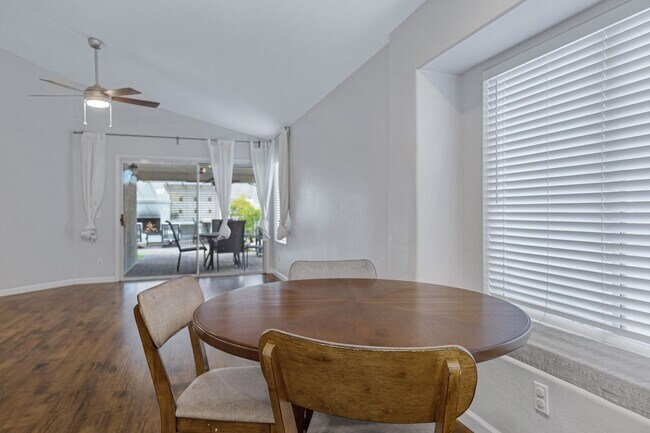Building Photo - 4 Bedroom/2 Bathroom Remodeled home with S...