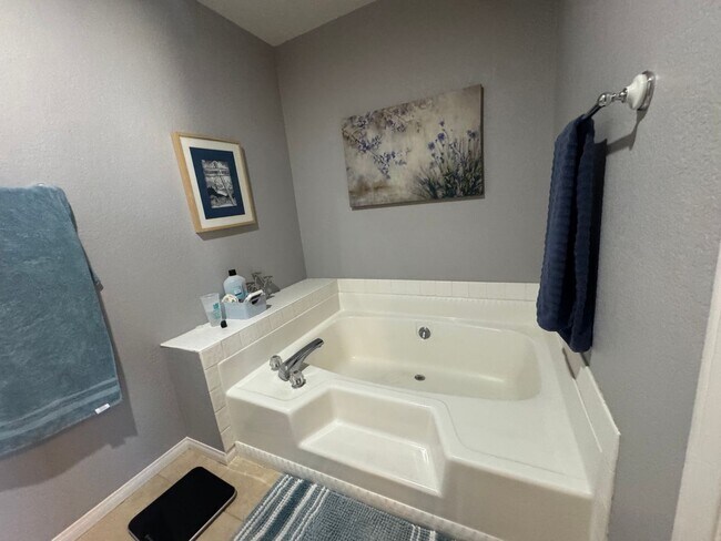 Building Photo - FURNISHED 2BR CONDO w/Utilities Water View Gated NO STAIRS