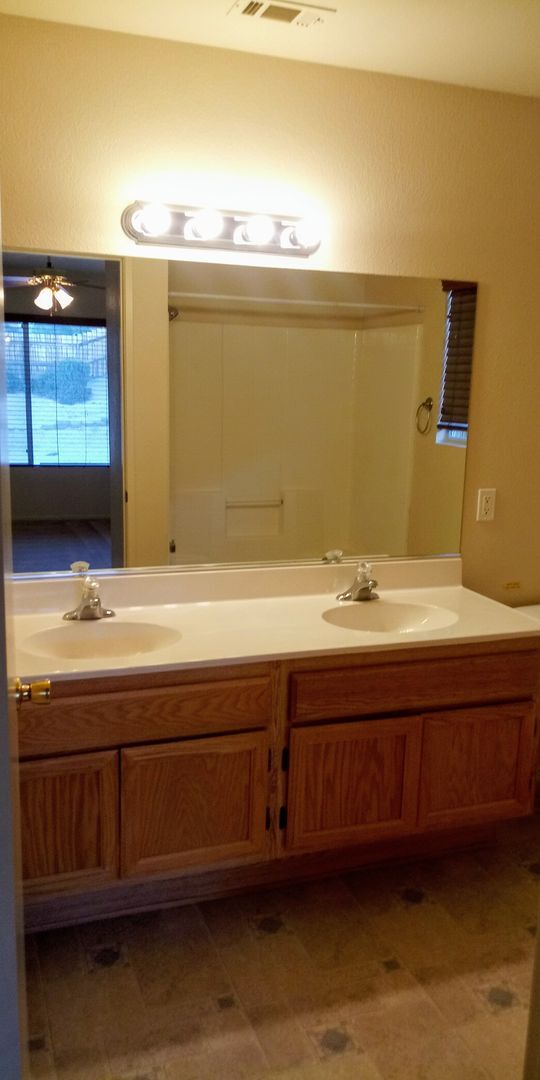 Building Photo - Four bedroom in Desert Vista Community