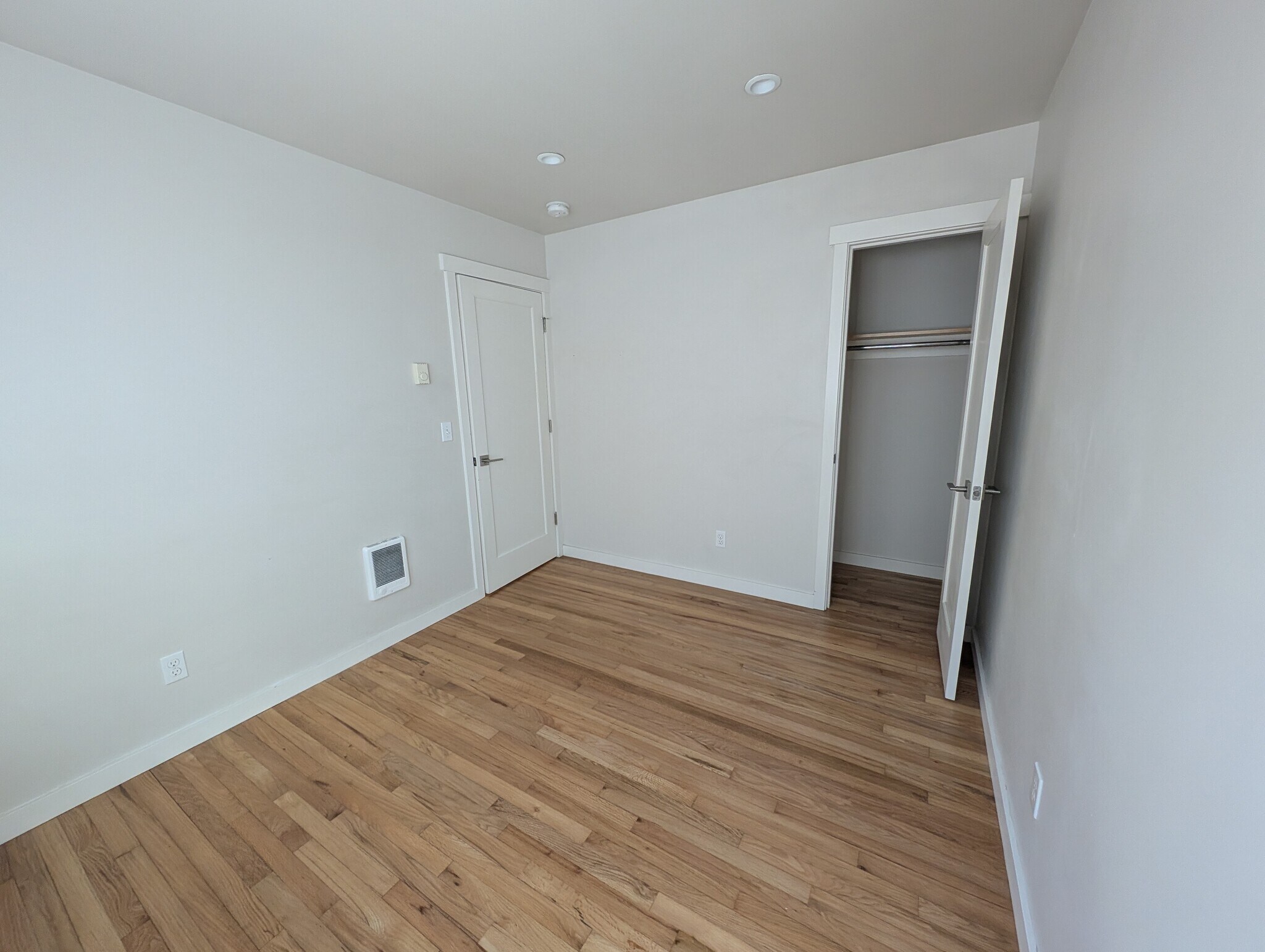 Building Photo - 2815 SE 27th Ave
