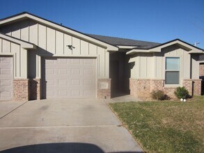 Building Photo - 1102