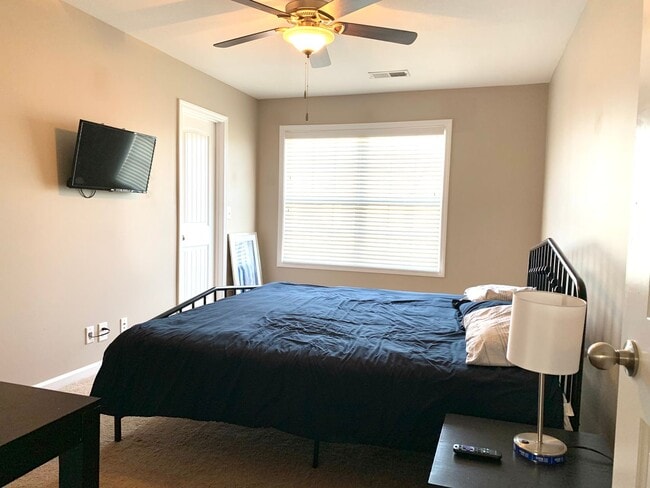 Building Photo - 337 Sam Houston Cir