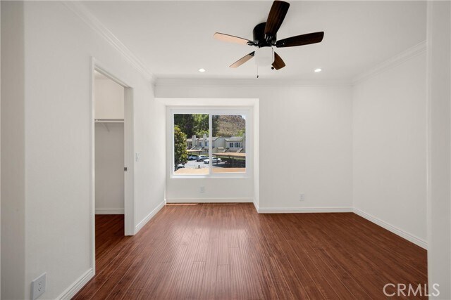 Building Photo - 307 N Singingwood St