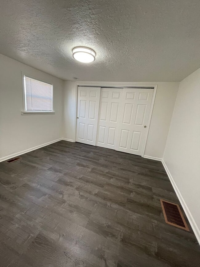 Building Photo - Newly Renovated 4 bedroom with land!
