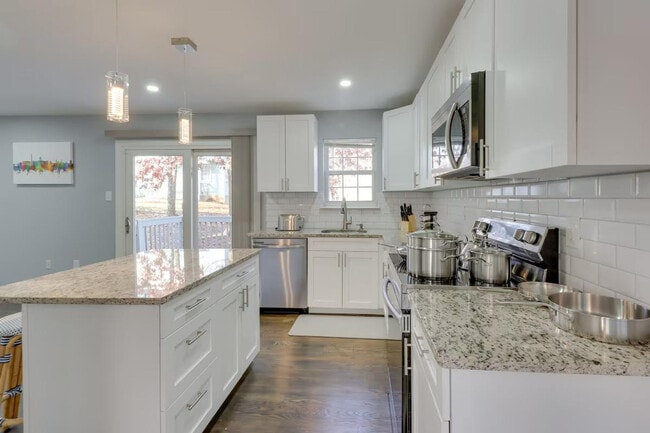 Building Photo - 3102 Hillside Ave