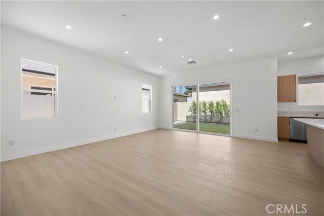 Building Photo - 6948 Amestoy Ave