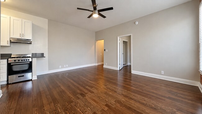 Building Photo - 326 Normandie Ave