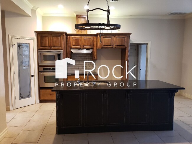 Building Photo - MOVE IN SPECIAL FOR JANUARY MOVE INS! 3 Bedroom, 2 Bath, 2 Car Garage - SELF TOURS AVAILABLE SOON!