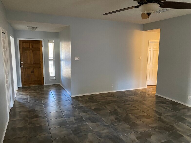 Living Room - 4406 Parkhurst Dr
