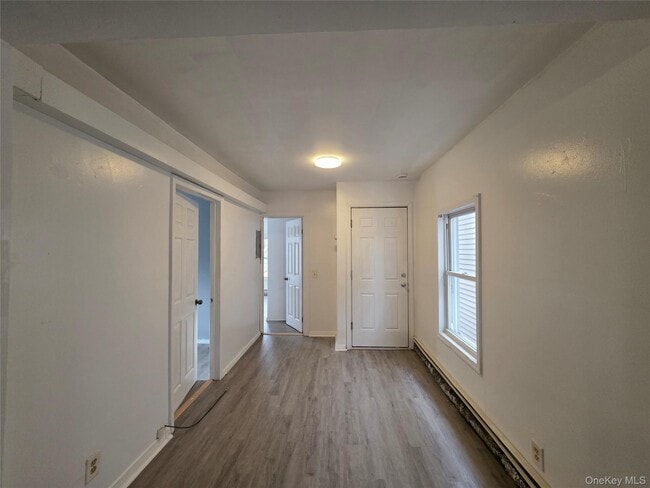 Building Photo - 190 Winnikee Ave