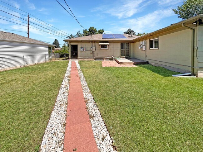 Building Photo - $0 DEPOSIT OPTION! UNIVERSITY PARK/DU, BEAUTIFUL RANCH HOME, 3 CAR GARAGE, HARDWOOD FLOORS, SOLAR...