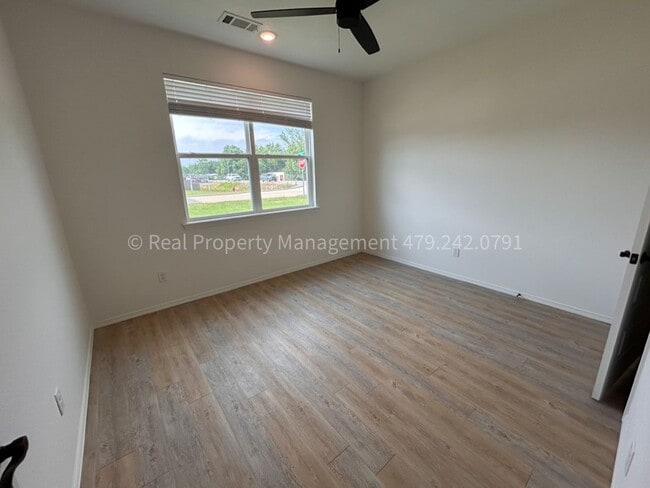 Building Photo - 100 Countryside Wy