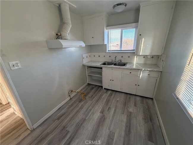 Building Photo - 8529 Oleander Ave