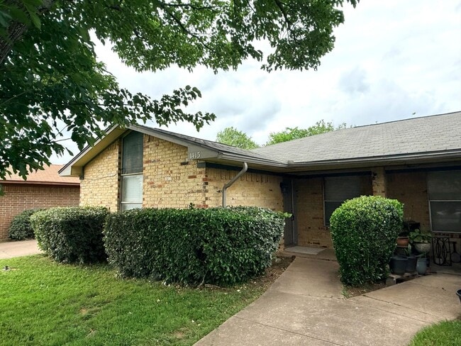 Building Photo - 1413-1415 Blackwell Drive