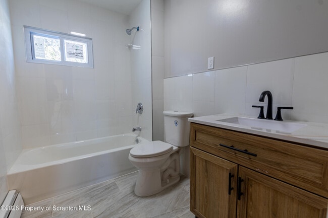 Building Photo - 16 Ralph St