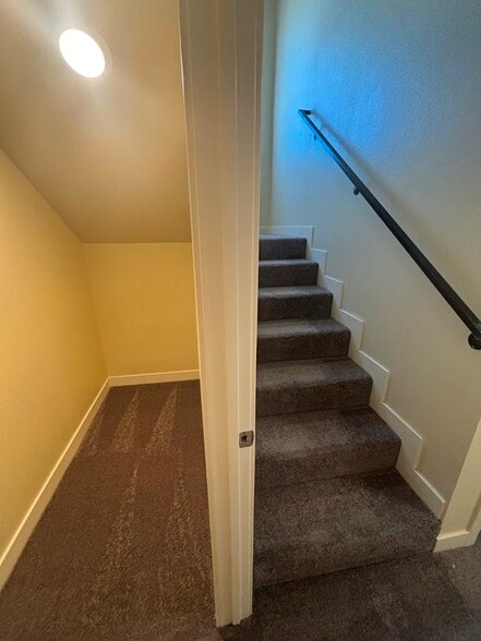 Building Photo - 347 E 107th St