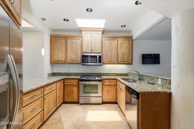 Building Photo - 5101 N Casa Blanca Dr