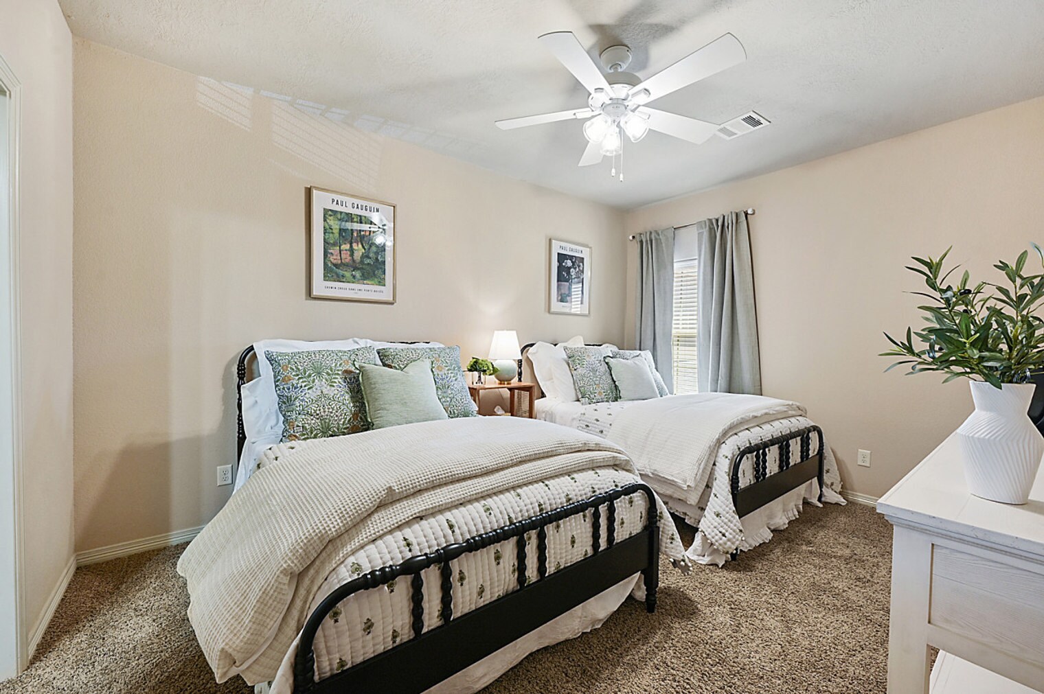 Building Photo - 1416 Cres Ridge Dr