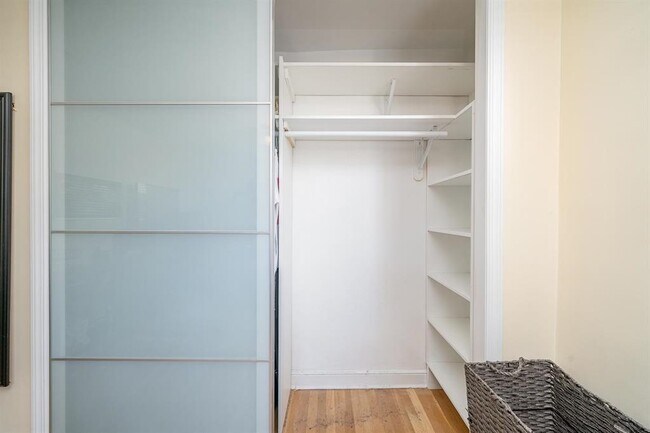 Building Photo - 118 W 46th St