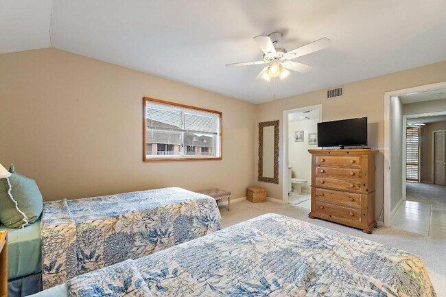 Building Photo - 353 S US HIGHWAY 1