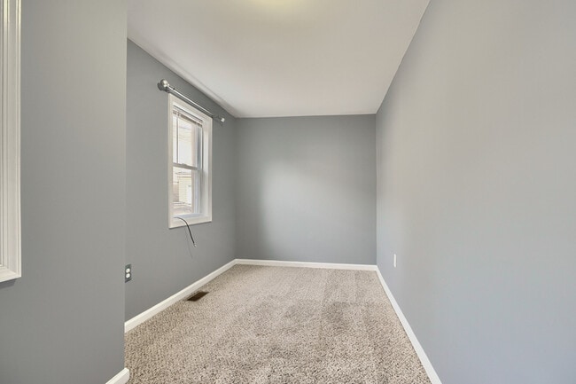 Building Photo - 411 S Madeira St