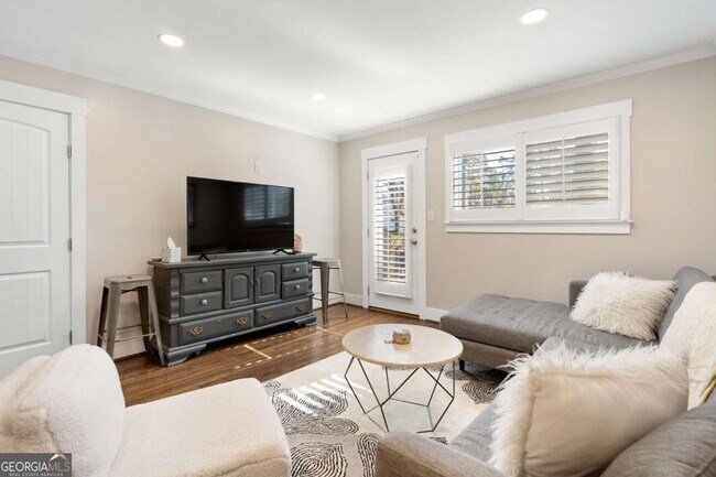 Building Photo - 2026 Harwinor Rd SE